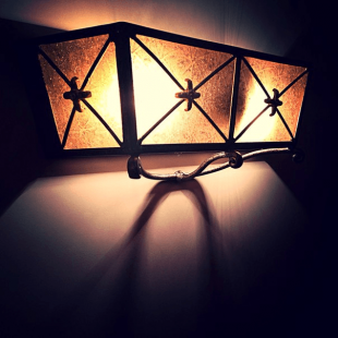 Двойной настенный светильник кантри Chiaro Айвенго 382022002